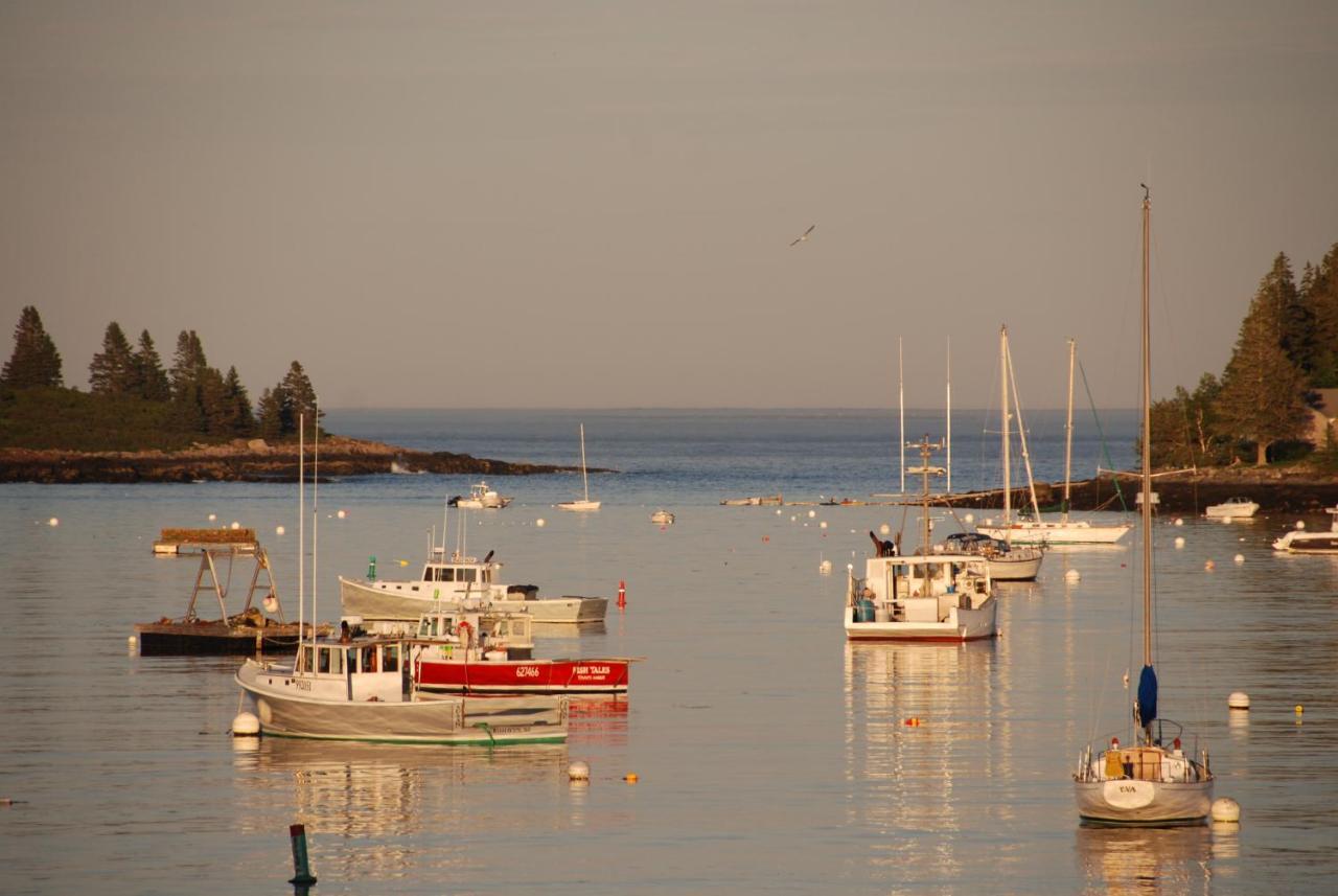 East Wind Inn & Suites Tenants Harbor エクステリア 写真