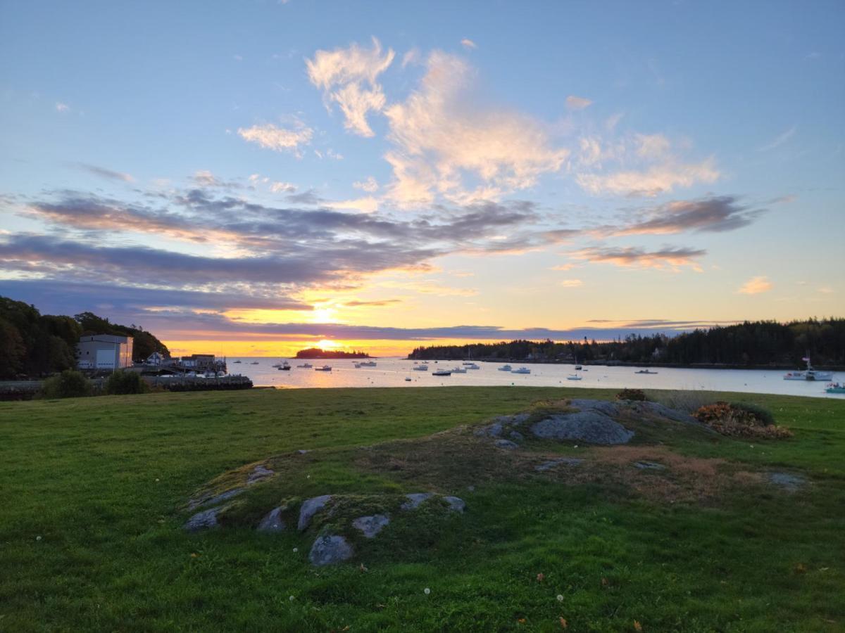 East Wind Inn & Suites Tenants Harbor エクステリア 写真