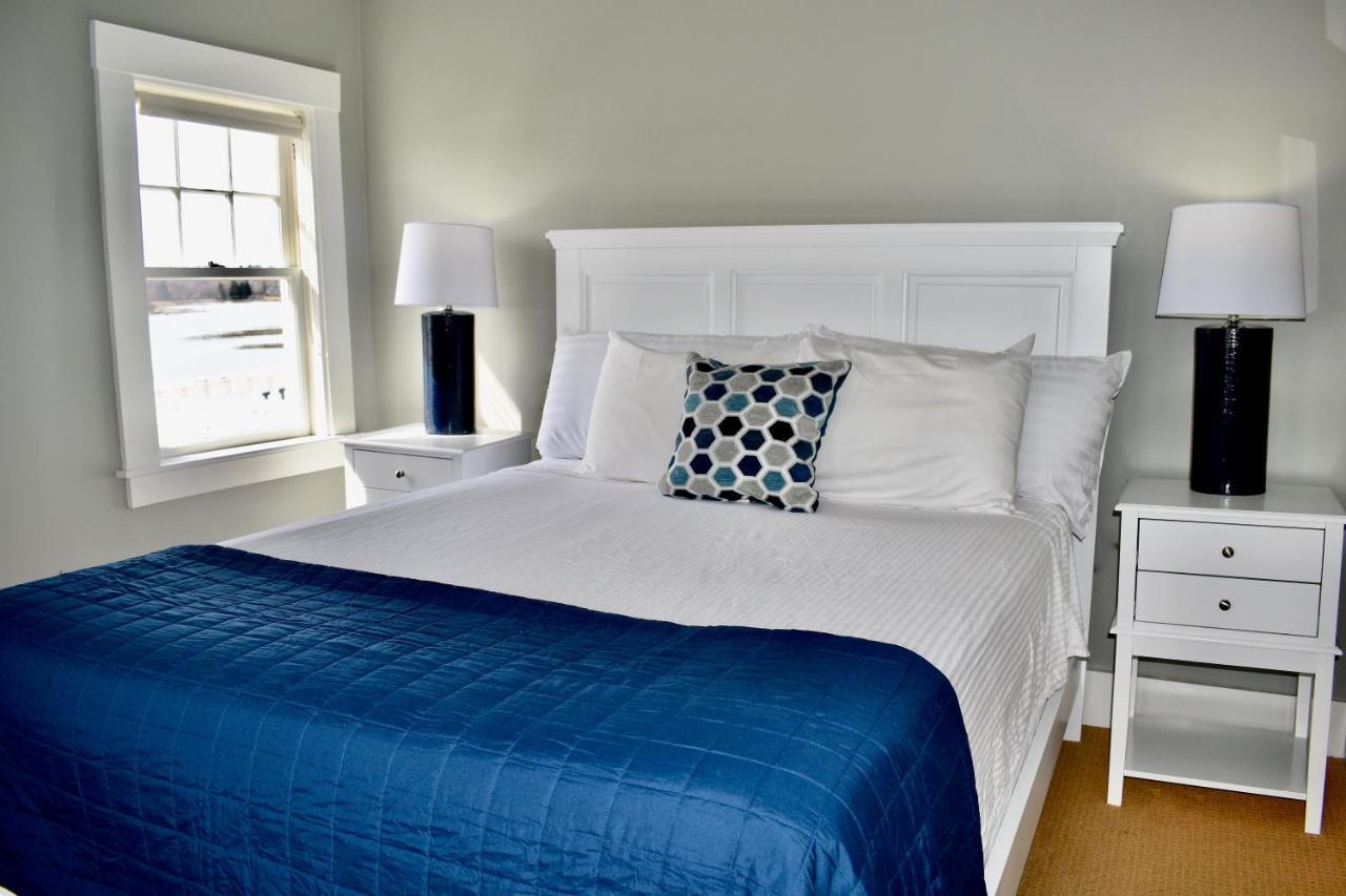 East Wind Inn & Suites Tenants Harbor エクステリア 写真