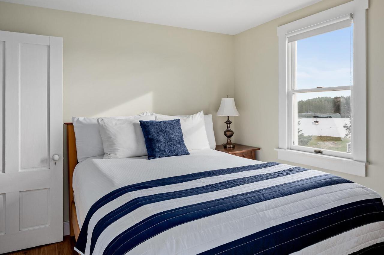 East Wind Inn & Suites Tenants Harbor エクステリア 写真