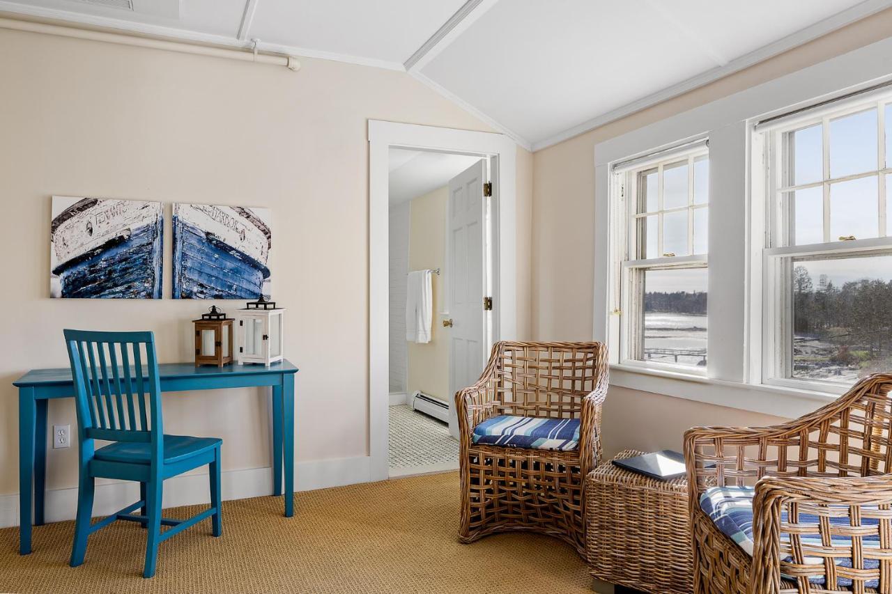 East Wind Inn & Suites Tenants Harbor エクステリア 写真