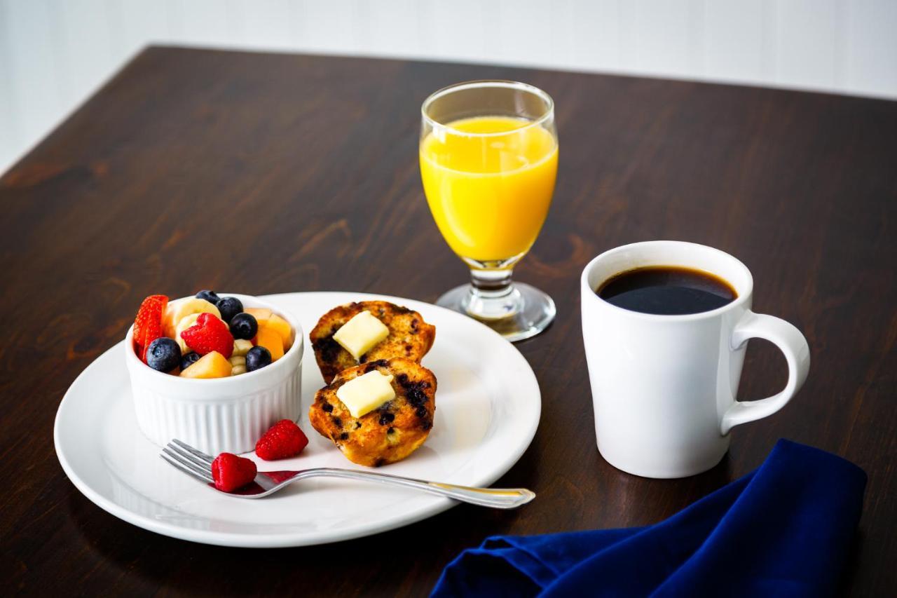 East Wind Inn & Suites Tenants Harbor エクステリア 写真
