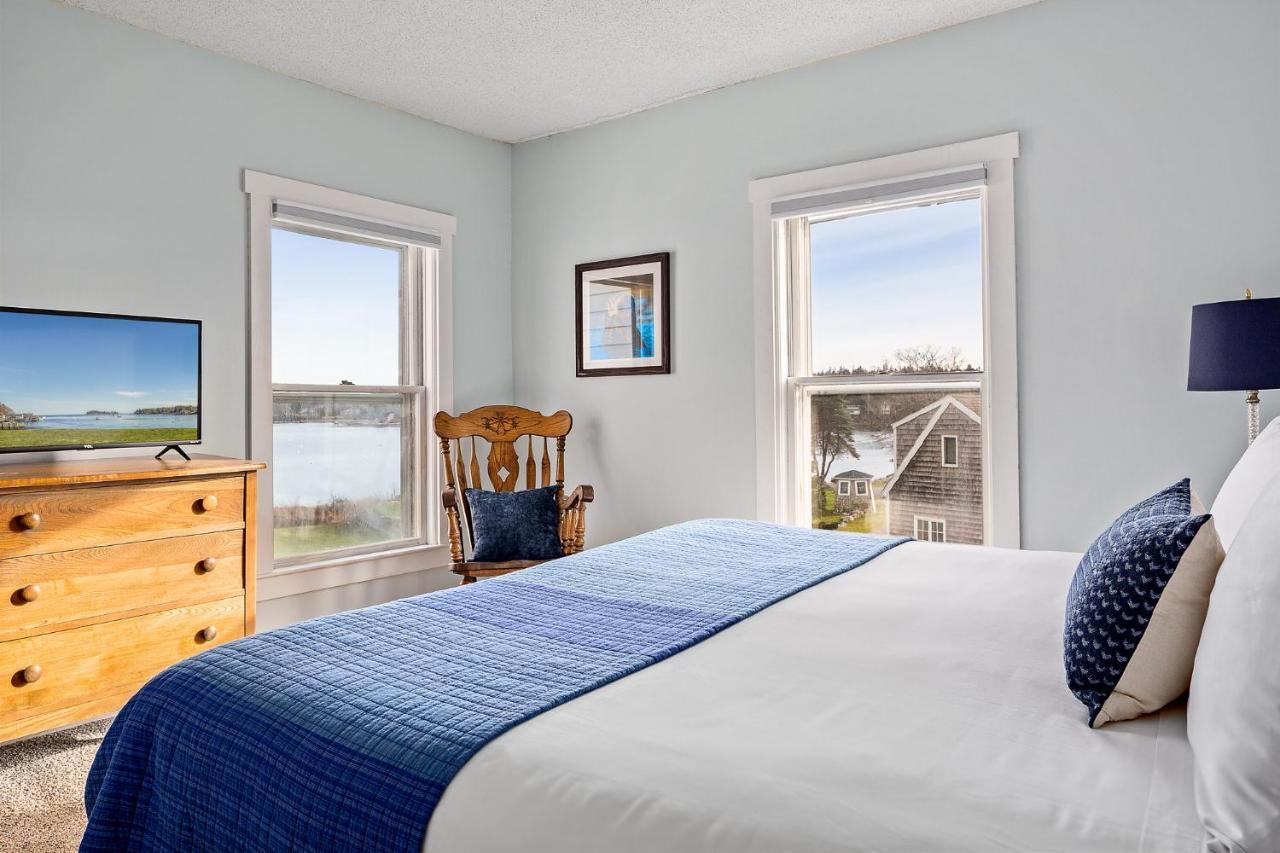 East Wind Inn & Suites Tenants Harbor エクステリア 写真