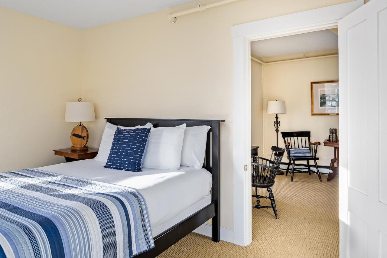 East Wind Inn & Suites Tenants Harbor エクステリア 写真