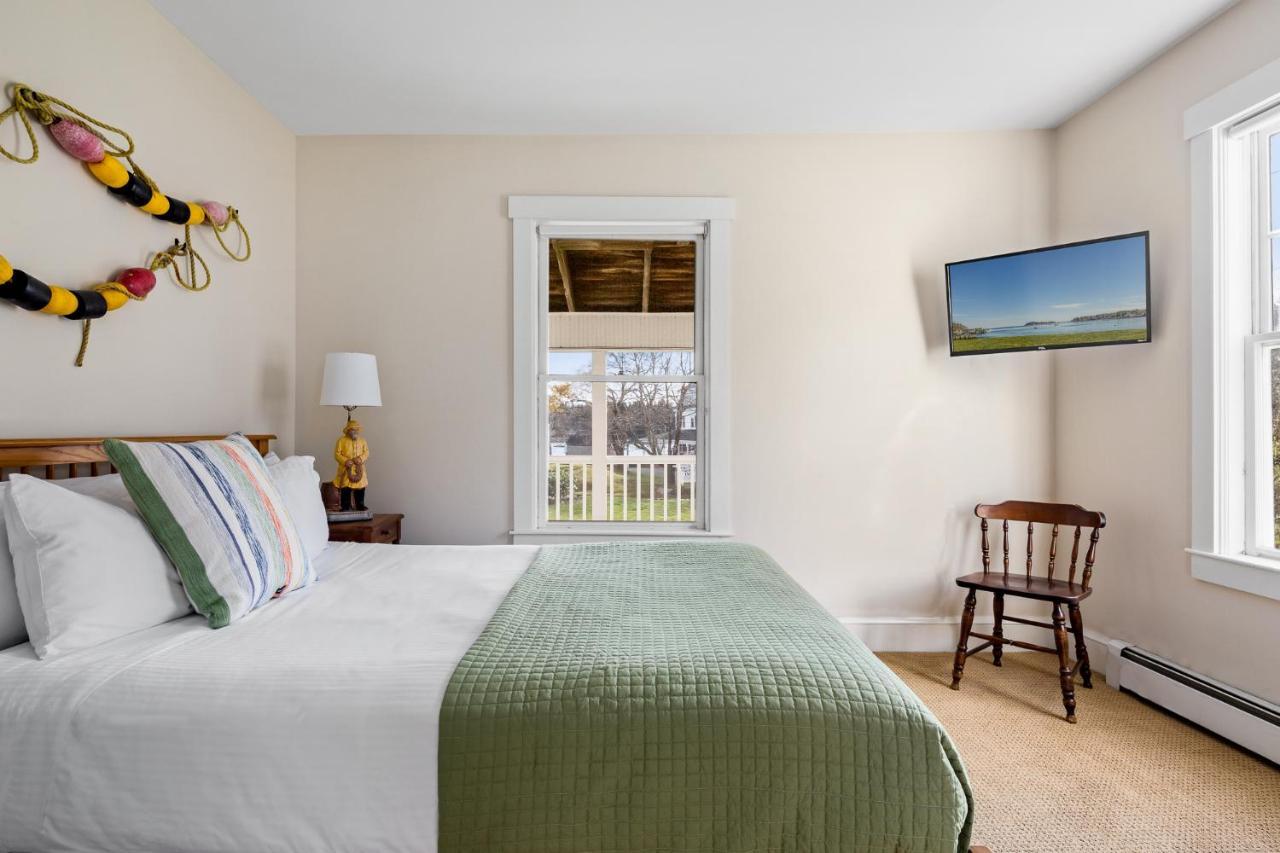 East Wind Inn & Suites Tenants Harbor エクステリア 写真