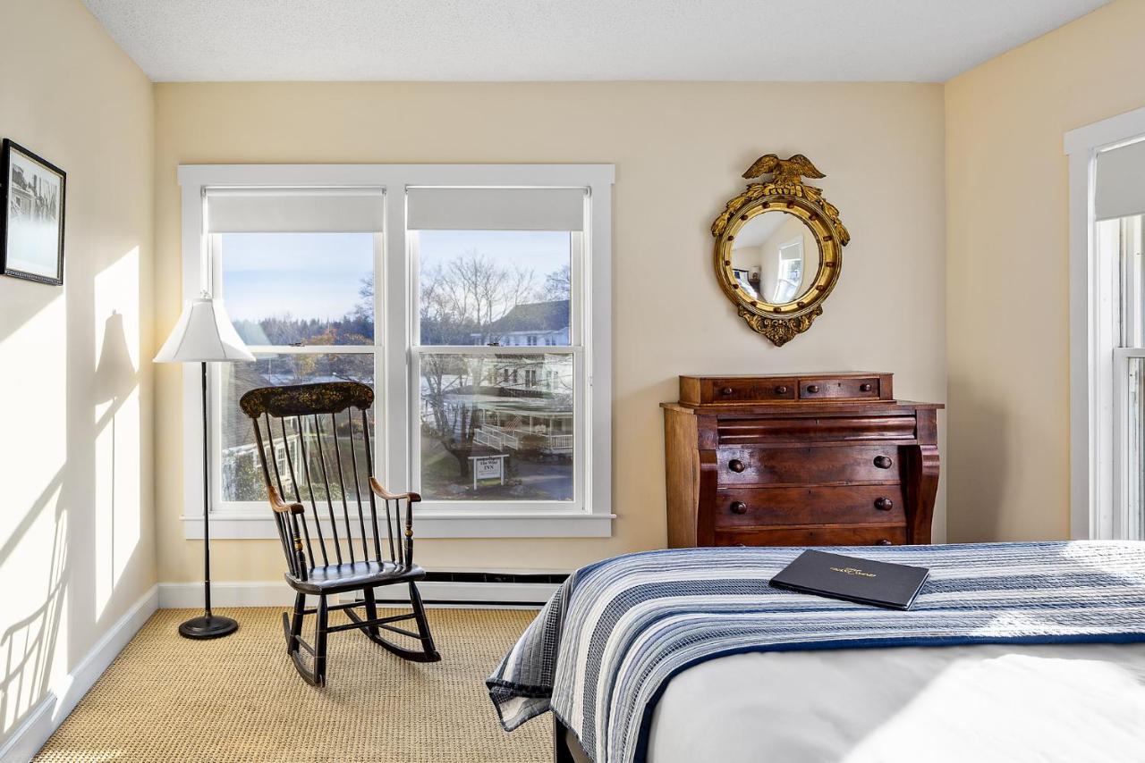 East Wind Inn & Suites Tenants Harbor エクステリア 写真