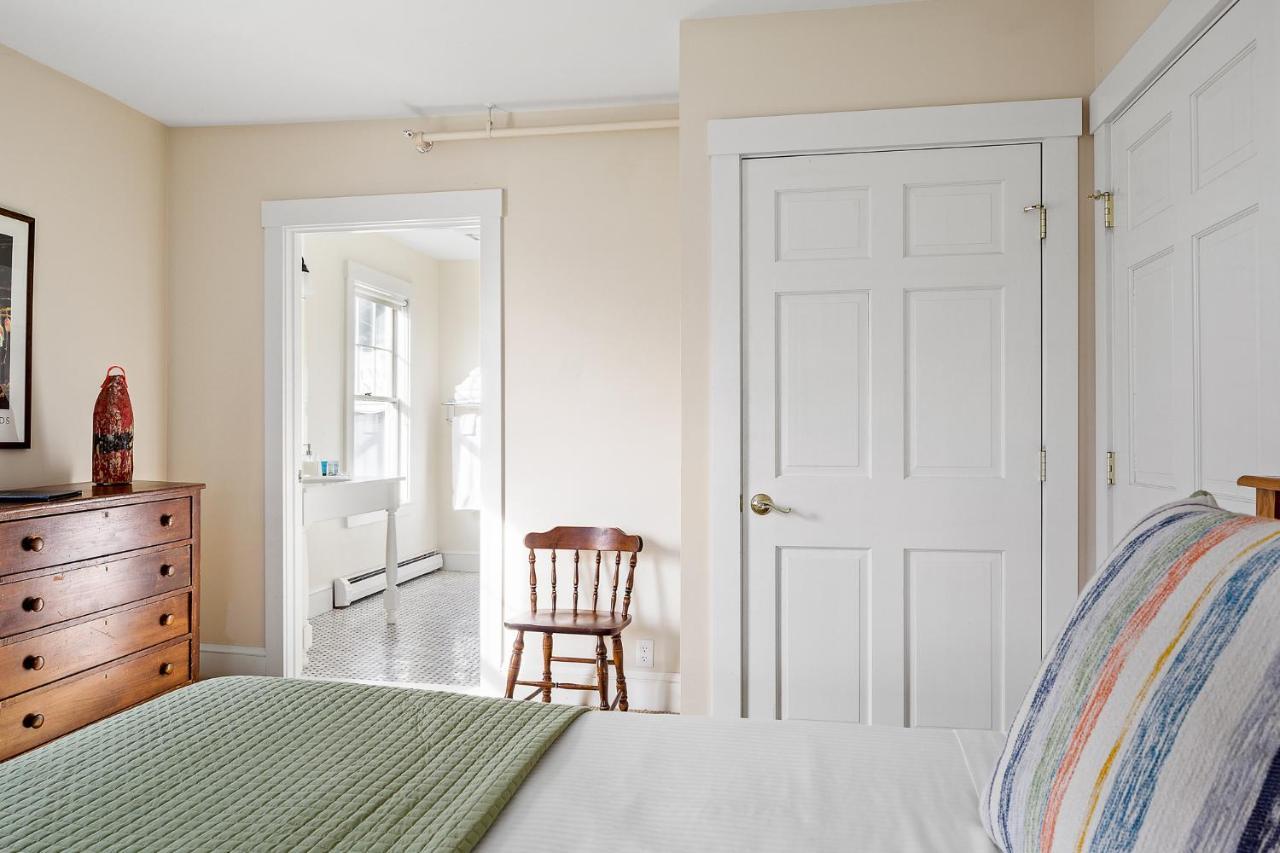 East Wind Inn & Suites Tenants Harbor エクステリア 写真
