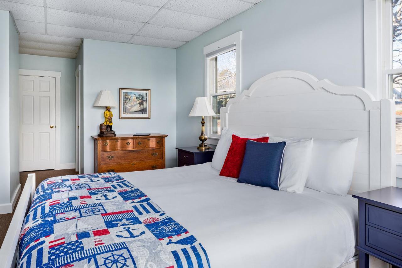East Wind Inn & Suites Tenants Harbor エクステリア 写真