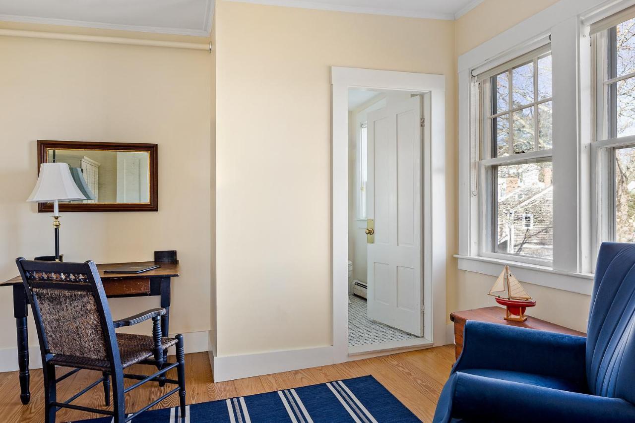 East Wind Inn & Suites Tenants Harbor エクステリア 写真