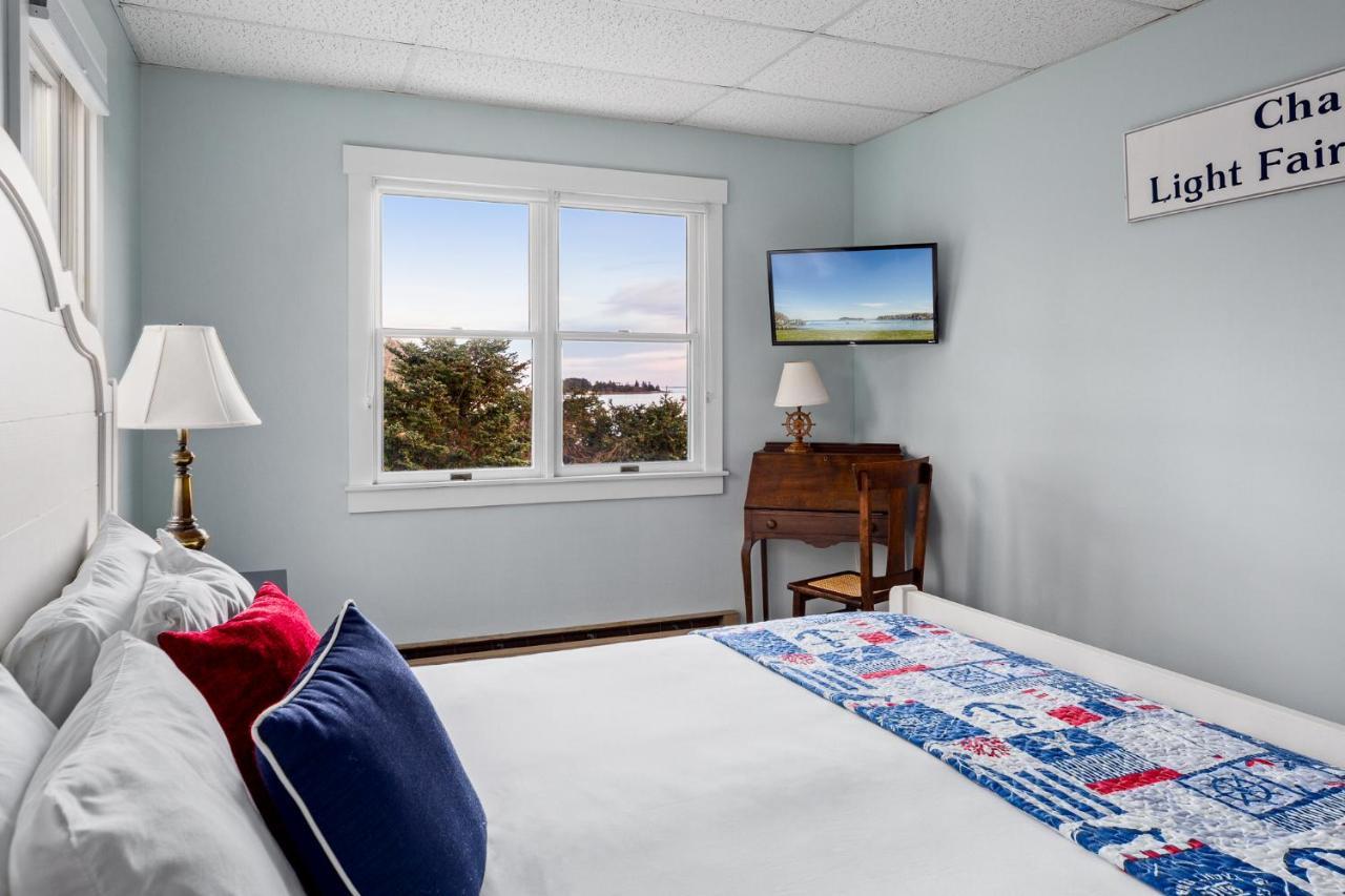 East Wind Inn & Suites Tenants Harbor エクステリア 写真