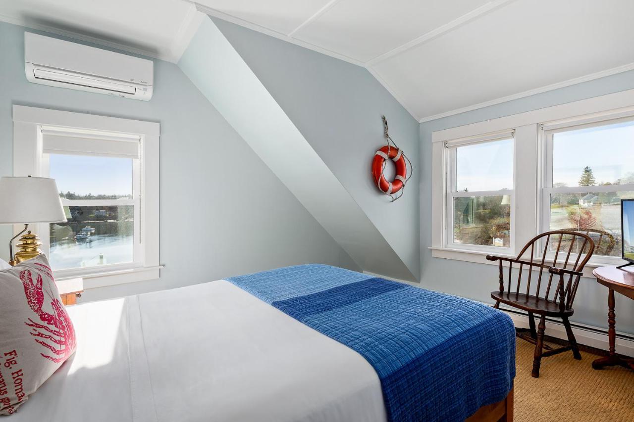 East Wind Inn & Suites Tenants Harbor エクステリア 写真